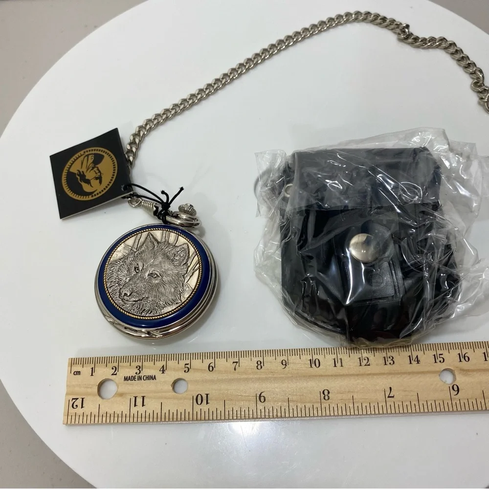 Franklin Mint‎ Pocket Watch International The Spirit Of The Wolf Center Vintage